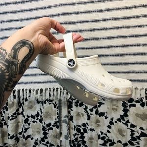 White Crocs Women’s 7/Men’s 5